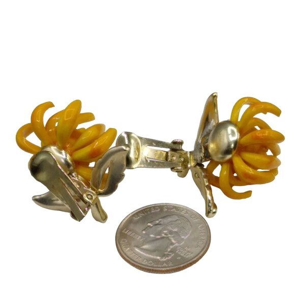 Vintage 3D Floral Enamel Earrings, Clip On Chrysanthemum Blooms, Yellow Flowers - Picture 4 of 4